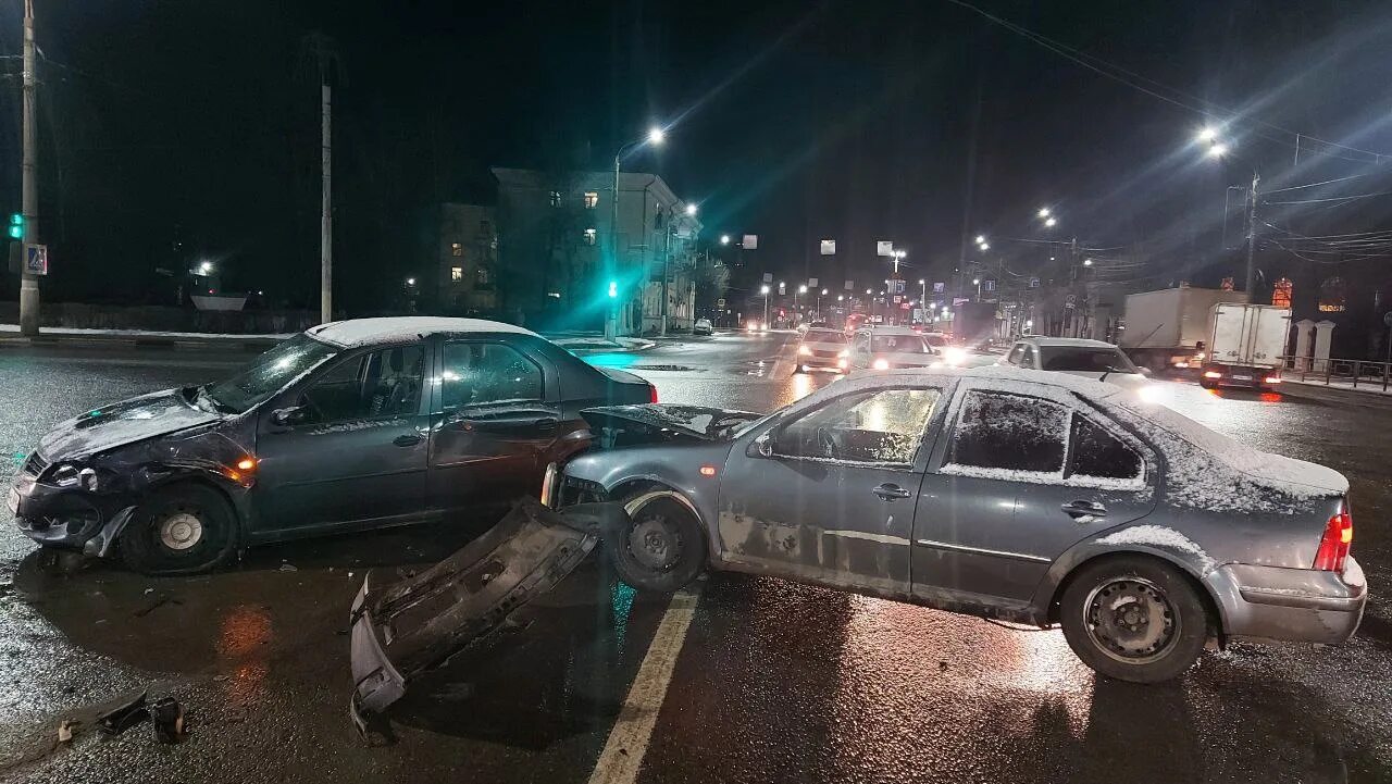 Дтп с мерседесом москва зубовский бульвар. Что произошло 6 июня. Дтп на зубовском бульваре 24 июня 2022. Что произошло 6 июня. Тверь авария на восточном мосту 02 11 2022.