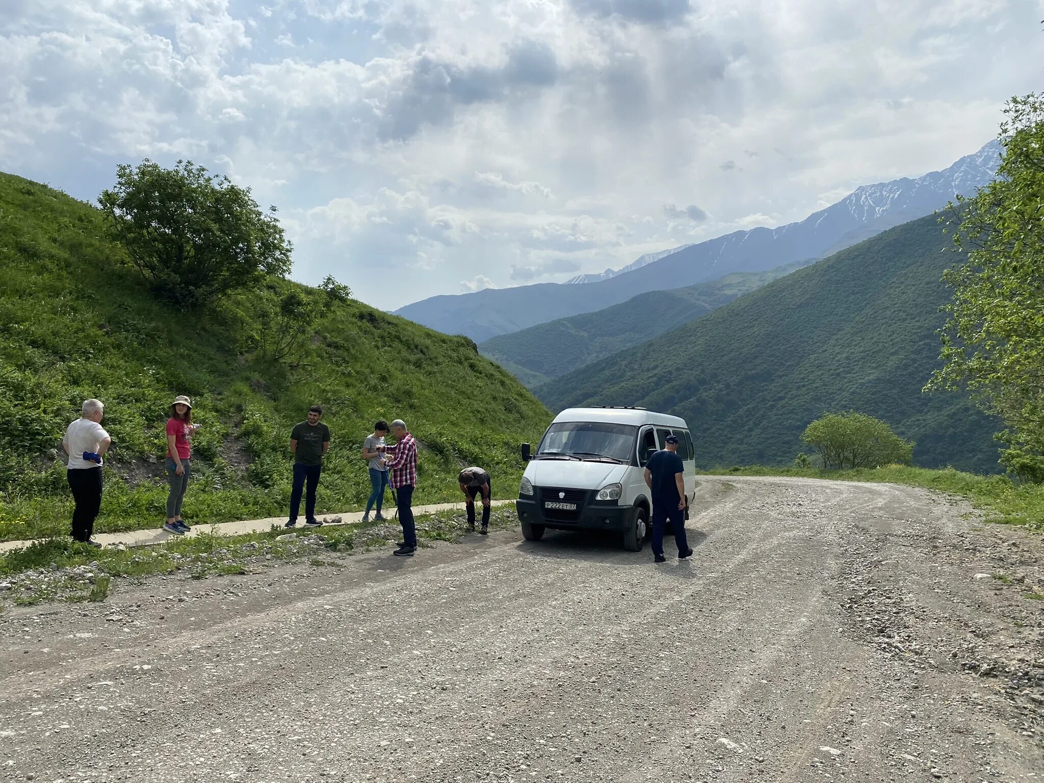 Путешествие в осетию. Северная Осетия туристы. Тур в Северную Осетию. Горы Осетии туристы.