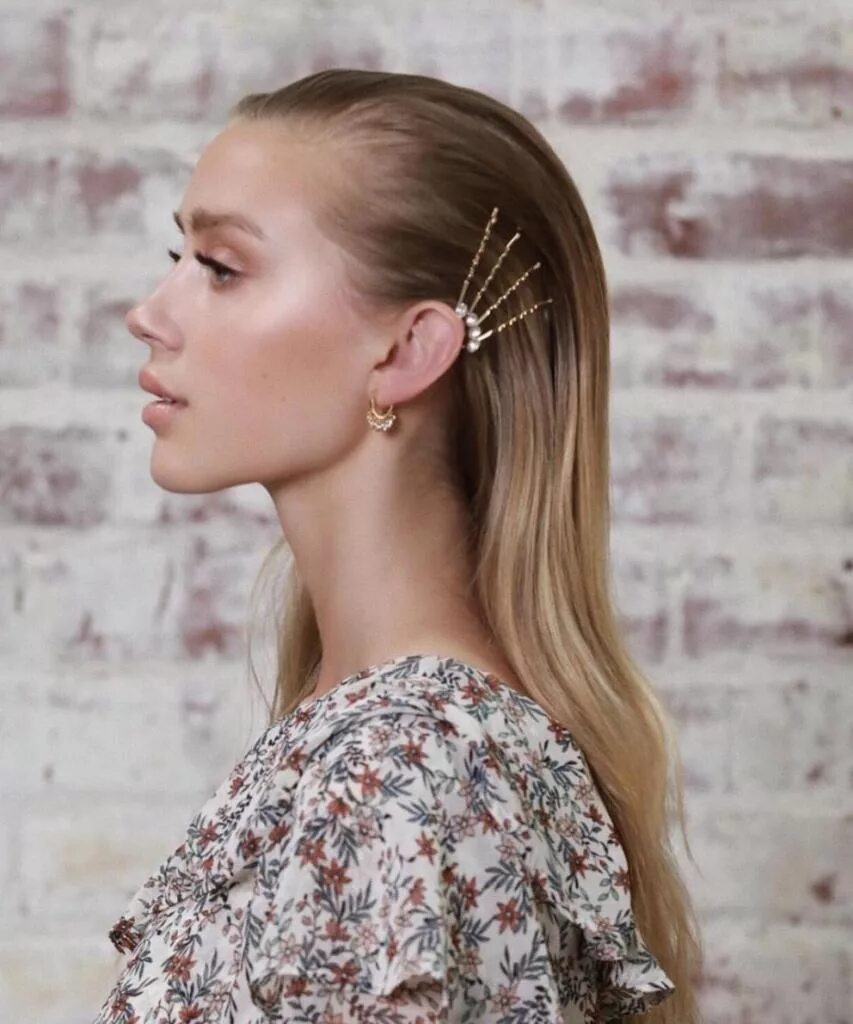 Невидимки как закалывать. Заколка невидимка для волос. Невидимки как закалывать. Прическа с невидимками по бокам. Невидимки как закалывать.