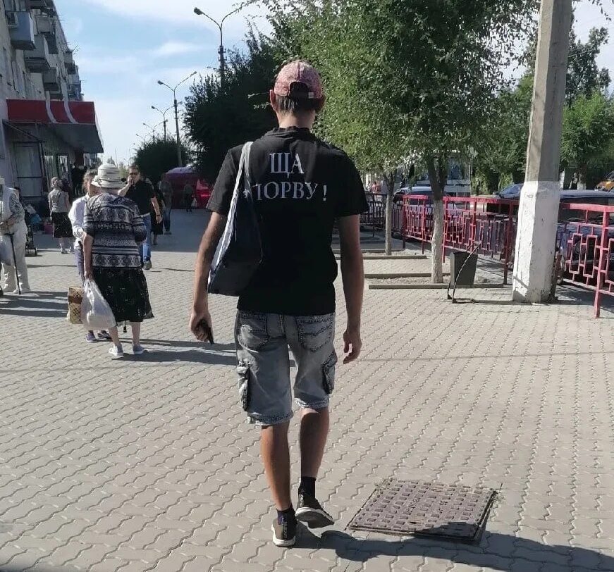 Суетолог мем. Суетолог наведем шумиху на районе. Суетолог наведем шумиху на районе. Суетолог alzabi. Суетолог иркутск яркомолл.