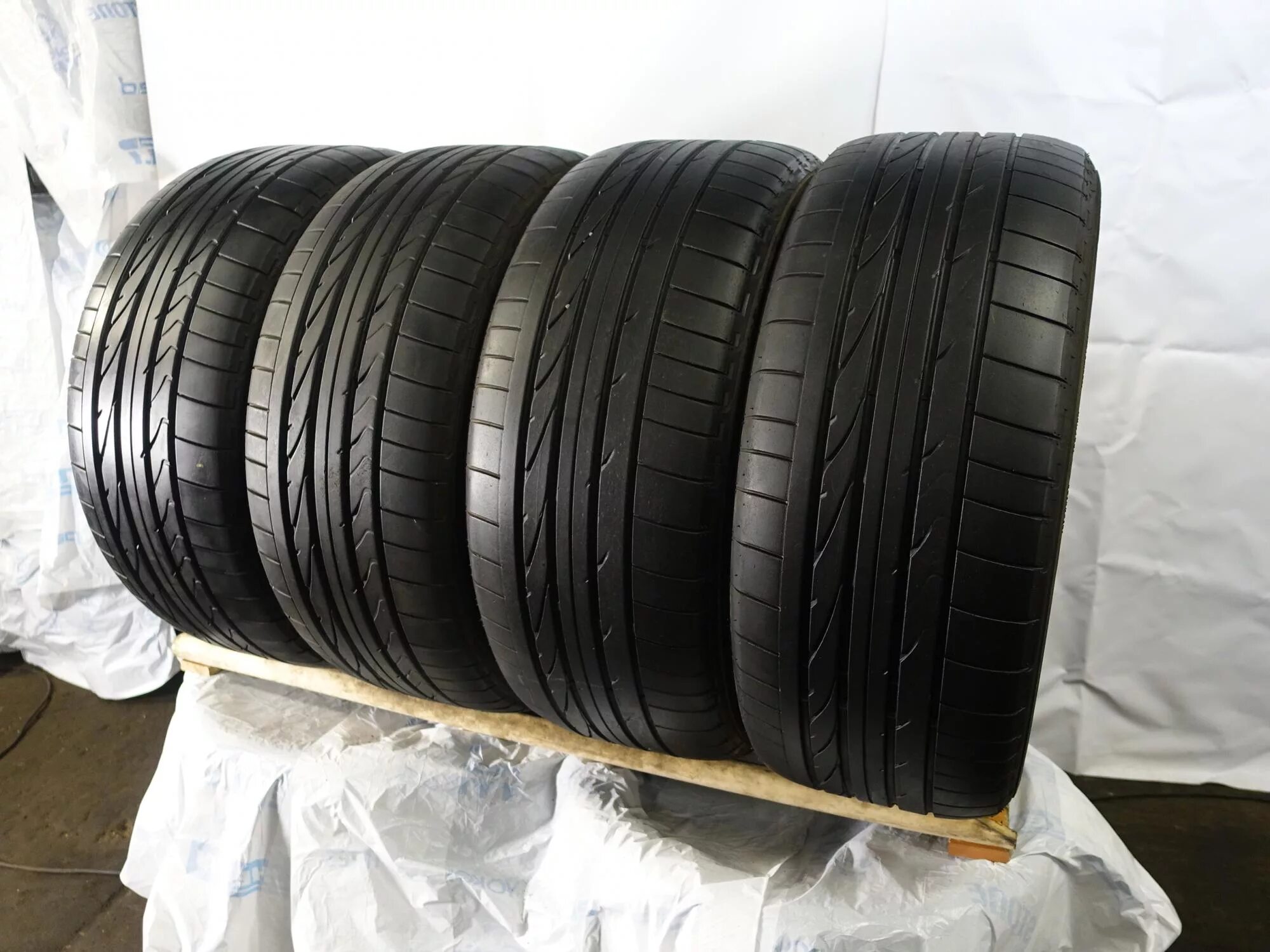 235 50 r19 лето купить. 235/50 R18 Bridgestone. Туранза резина 225 50 18. Bridgestone Dueler h/p Sport 225/45 r18 91w.