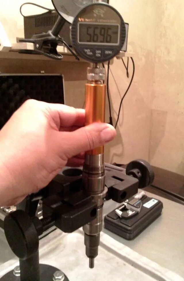 Регулировка насос форсунок 1. Стенд регулировки газовых форсунок на гбо 4 поколения. Форсунка коммон рейл bosch. Регулировочные зазоры форсунок бош. Комплект форсунок для dfk49.