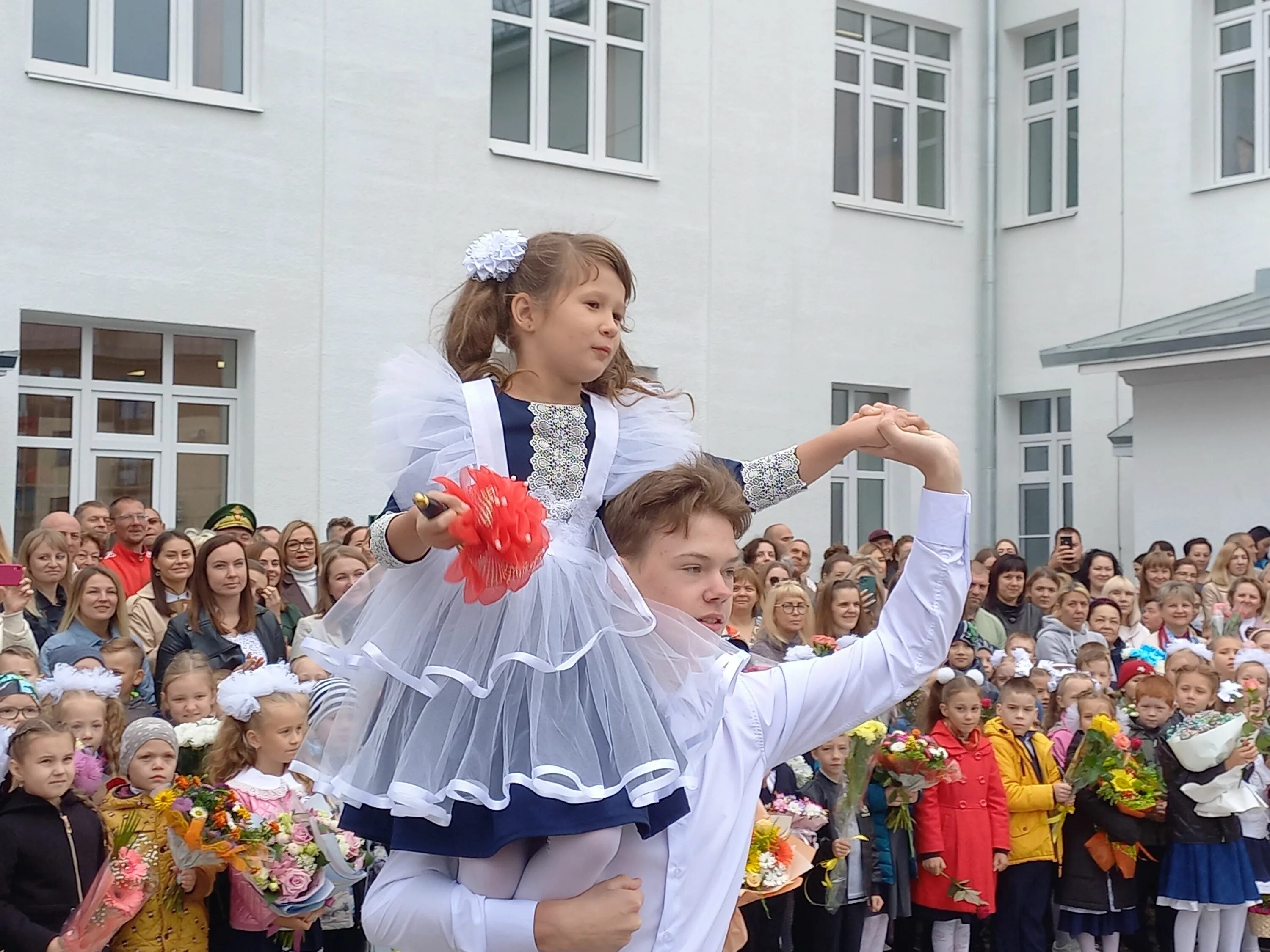 Школа 15 Кострома. ШК 30 Кострома. С учебным годом днем знаний. Начальная школа..