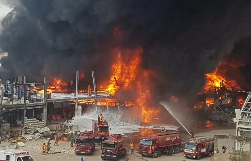 Пожар в порту сегодня. Пожар в бейруте. бейрут пожар в порту. пожары в портах.