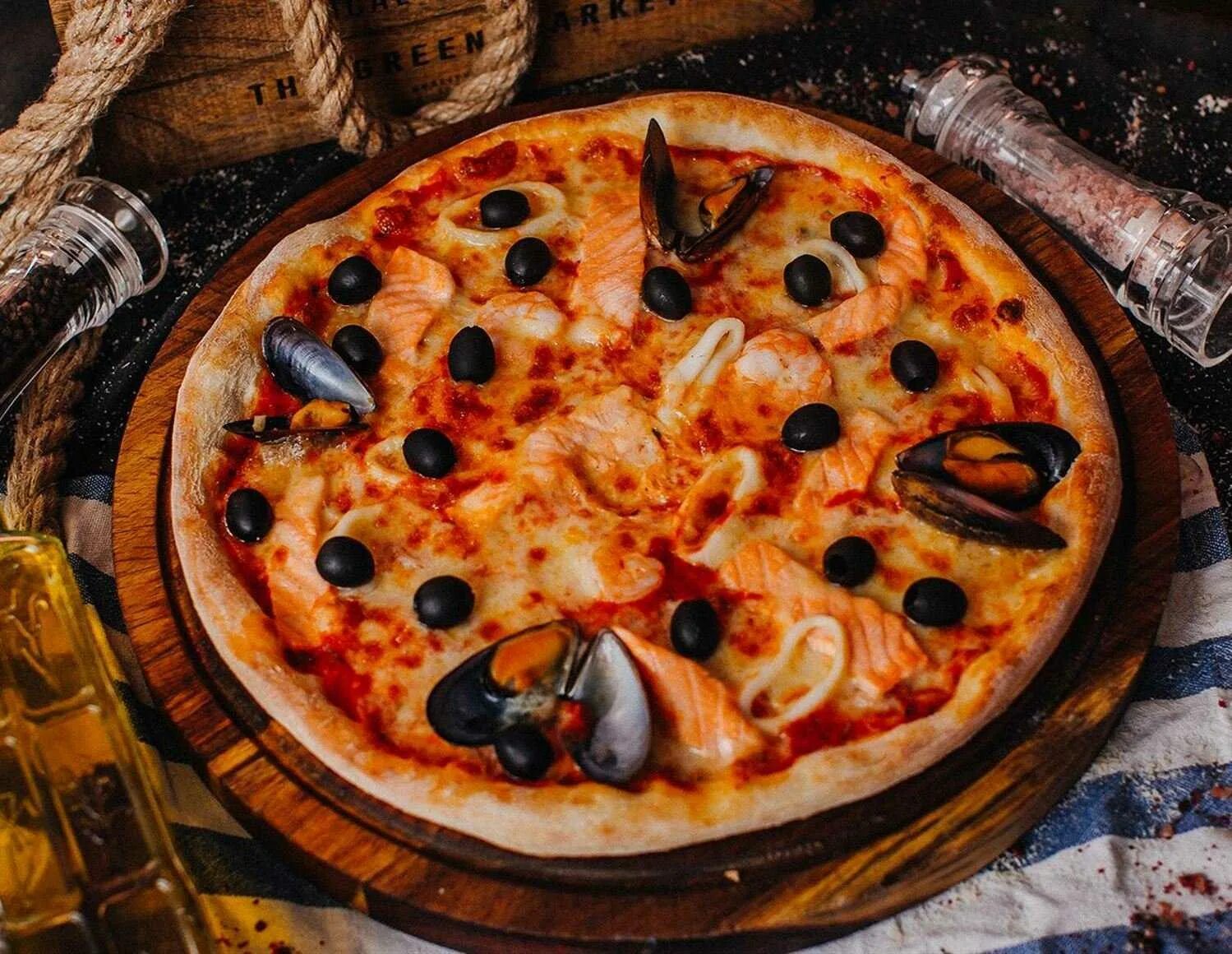 Домашняя пицца с морепродуктами. Пицца фрутти ди Маре. Пицца маринара с морепродуктами. Пицца с мидиями. Пицца дары моря.