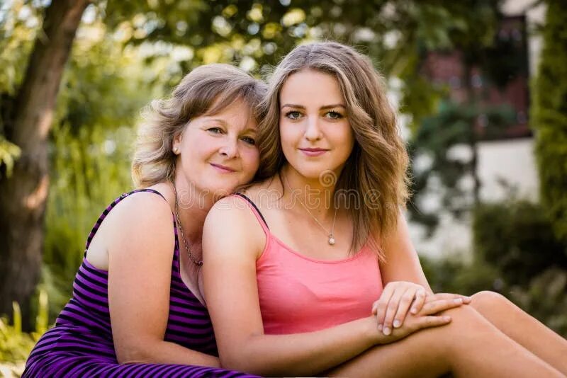 Mom daughter tubes. Daughter mother группа. Дочки-матери. Prime tween beach group. Mom daughter tubes.