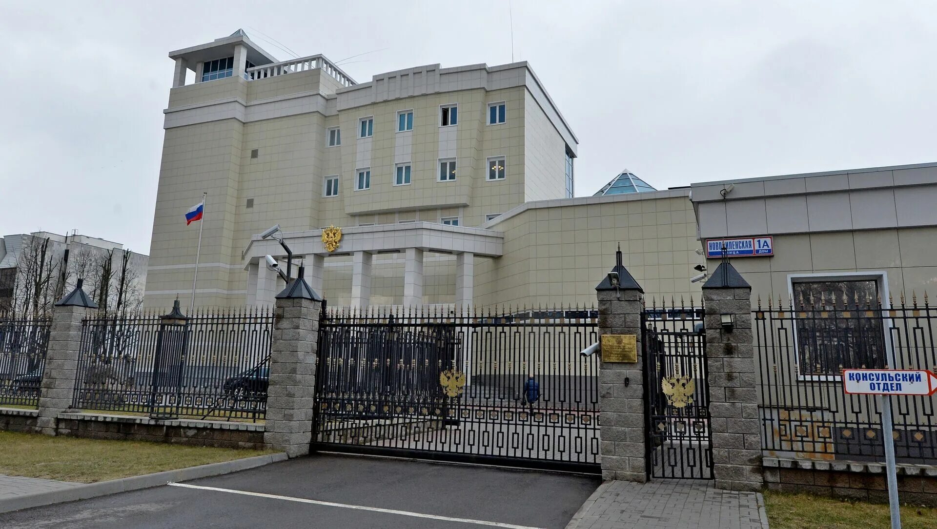 Консул фото. Консул. Консул минск. Представительство польши в москве. Посольство польши в минске.