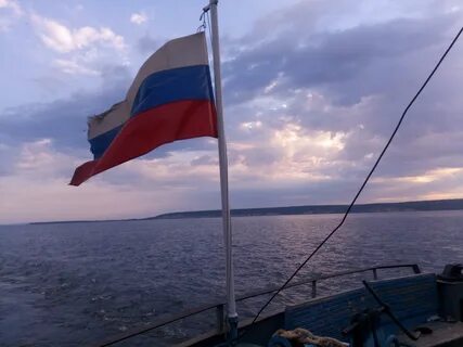Реет верхом реет низом догоняет