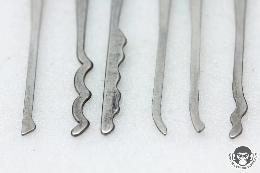 Отмычки для замков скайрим из скрепок. Отмычка китбор. Отмычки для замков скайрим. Как сделать отмычку. Медвежатник отмычки.