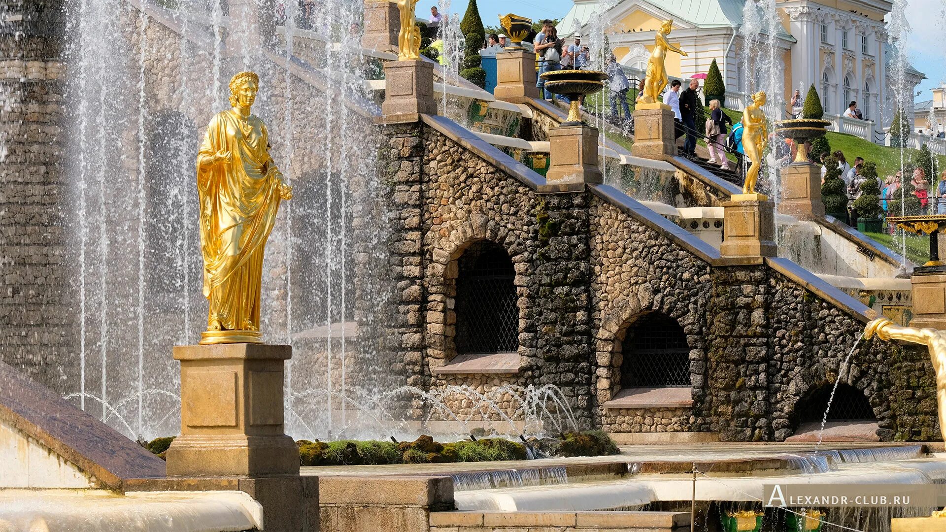 Каскад петергоф сайт. Фонтан петергофа каскад аполлона. петродворец фонтан большой каскад покровительница мореплавателей. санкт-петербург петергоф фонтан шахматные фонтан. большой каскад юнона.