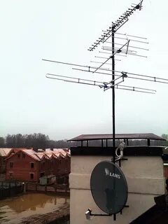 Антенна на фасаде дома