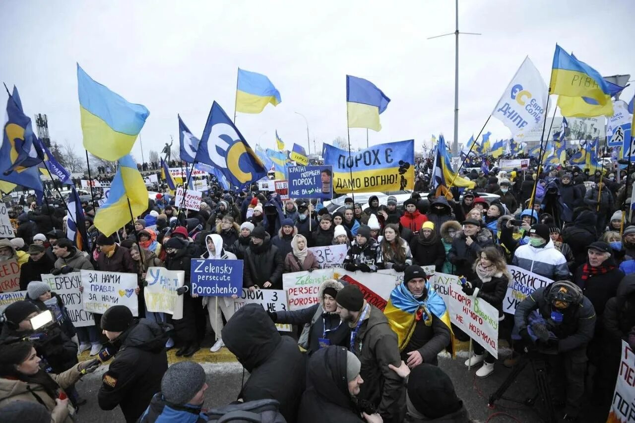 Последние новости из украинских источников. Порошенко на Майдане. Майдан на Украине 2022. События на Украине. Майдан устроили США.