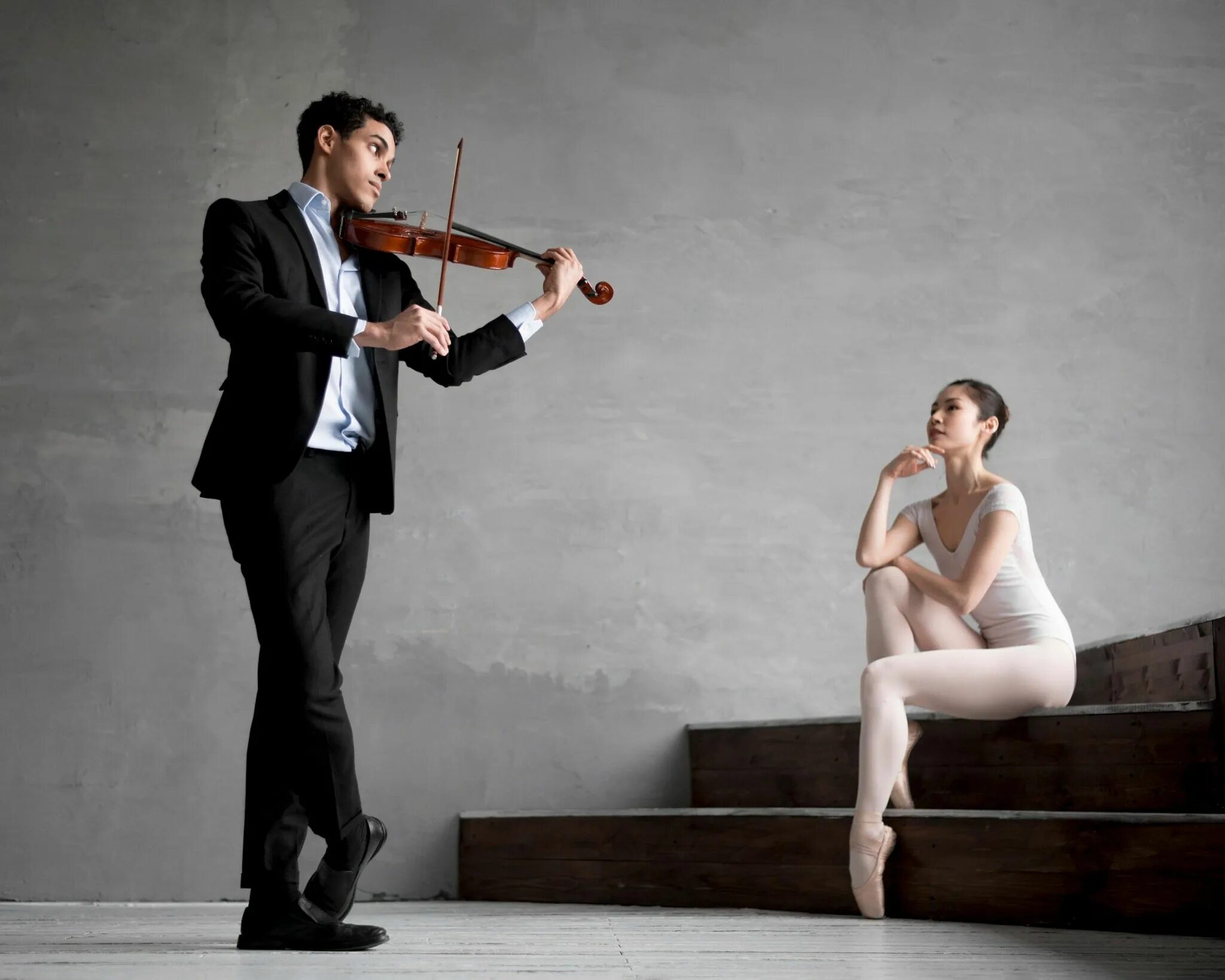 Репетиция скрипача. Балерина и скрипка фотосессия. Скрипач и балерина. Violin dance