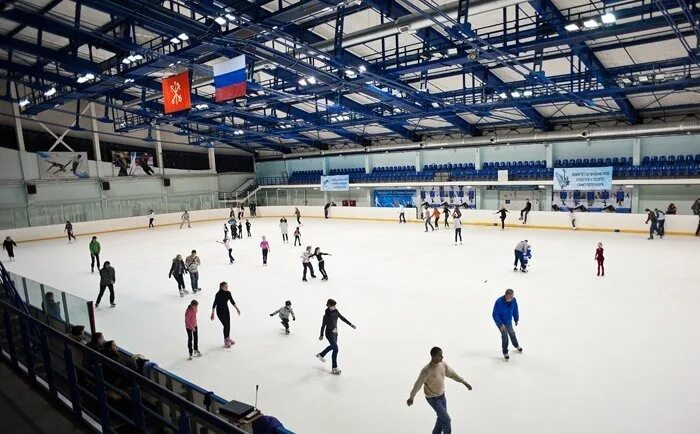 Динамо санкт-петербург академия хоккей. Академия фигурного катания спб. Ледовая академия санкт петербург. Академия фигурного катания каток на комендантском. Академия валерия харламова в спб.