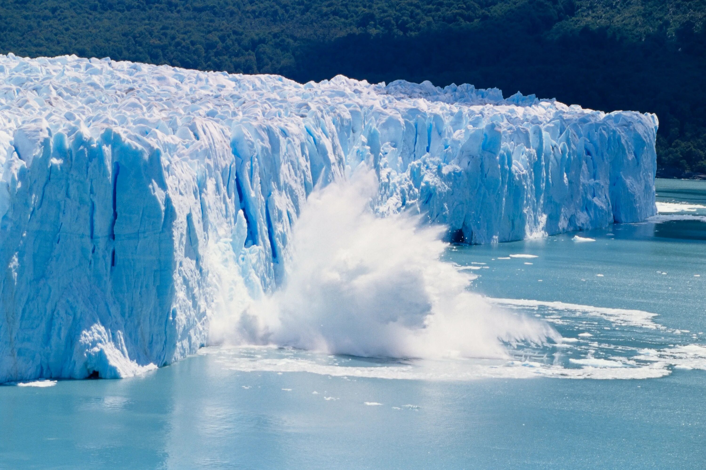 Вековой лед. Iceberg melting. ледники антарктиды. интенсивное таяние ледников. таяние ледников экология.
