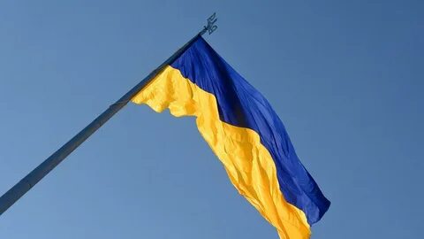Снимают флаги украины