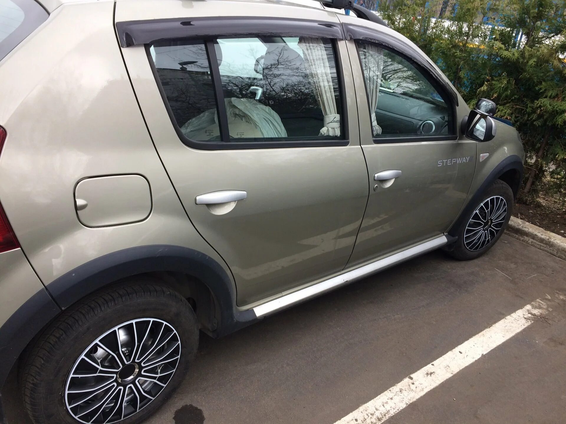 16 радиус дисков на рено сандеро. Renault sandero stepway диски 16. диски renault stepway. диски рено сандеро 1. диск рено степвей.