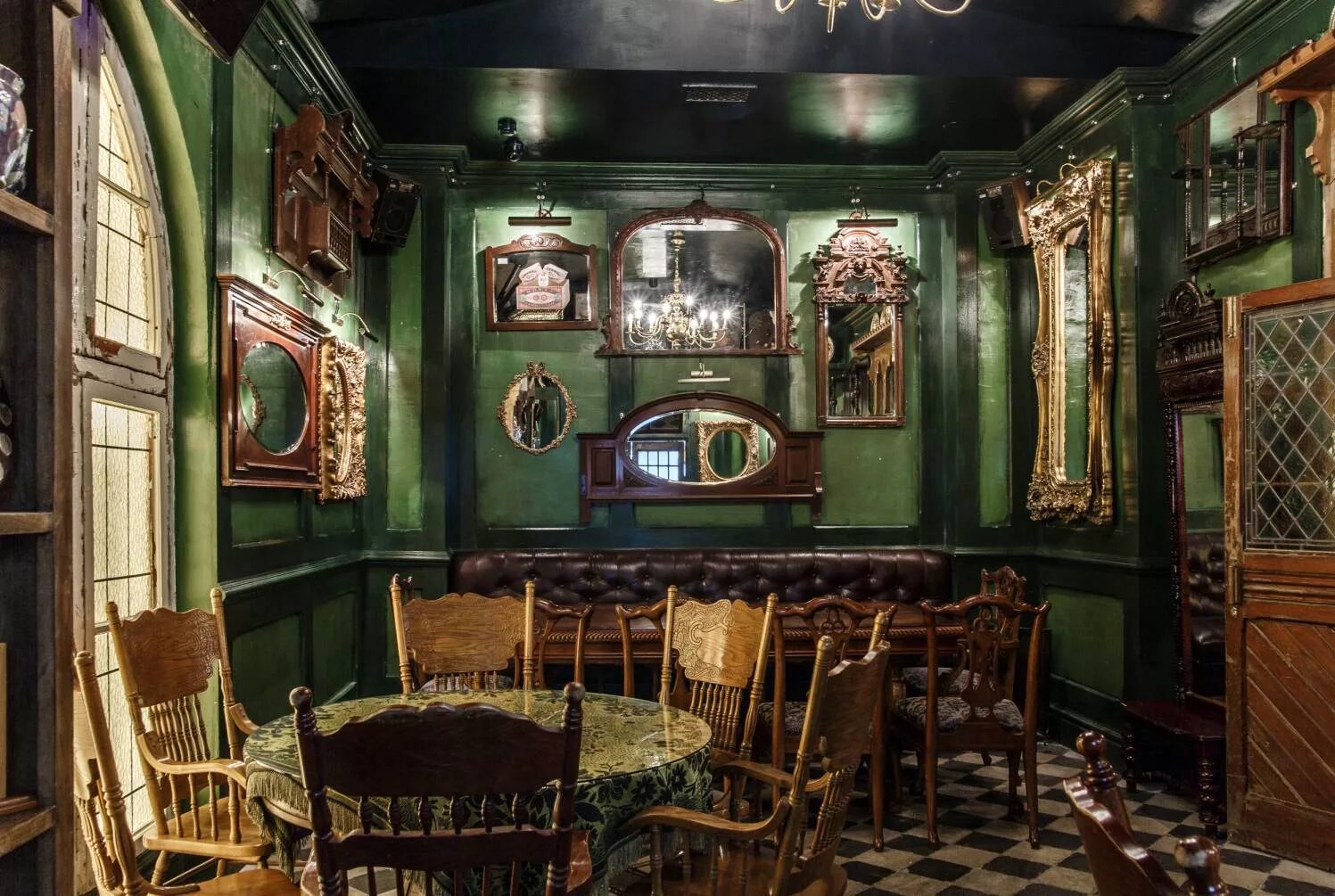 Black pub. Блэк свон паб. ирландский паб black swan. блэк свон паб китай город. блэк свон паб солянка.