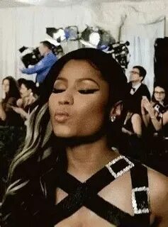 Nicki minaj kisses