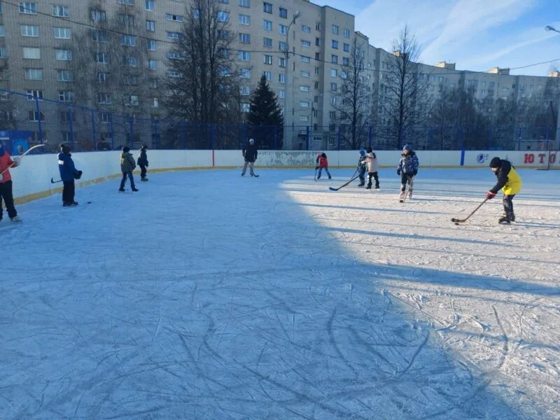 ФСК Черемушки каток. В Котельниче есть каток у ФОКА. Спортивный комплекс Восток Болотное. Курагино каток ФСК. Каток черемушки