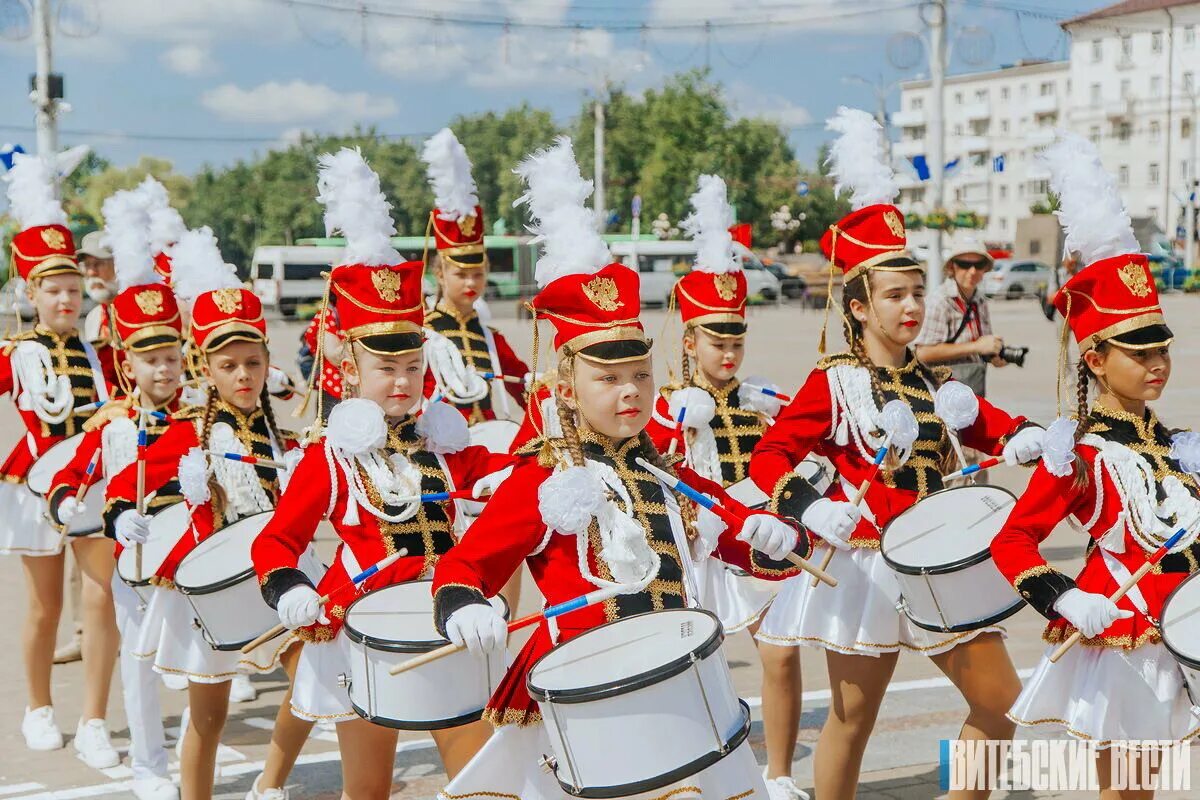 Ансамбль барабанщиц "Виват". Хмельницкие мажоретки Альфа. Мажоретки БГУ. Мажоретки барабанщицы. Армия мажореток