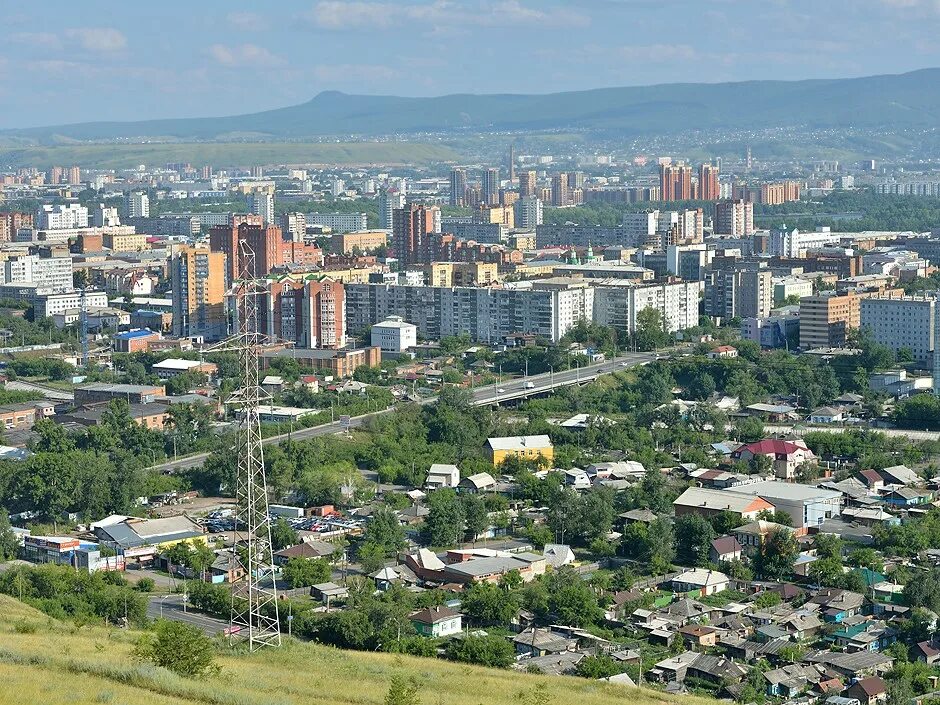 Название города в красноярском крае. Население города Красноярск. Красноярск население фото. Красноярск население Россия. Красноярск город в России фото населения.