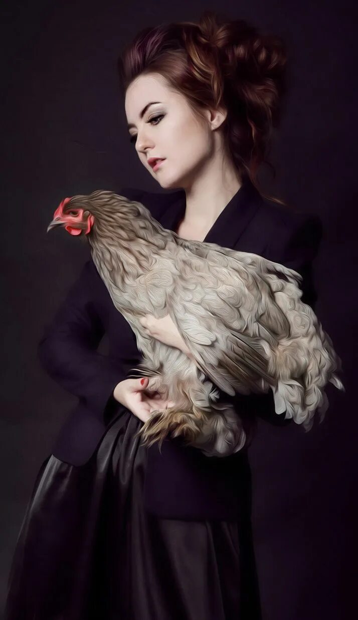 Женщина курица фото в жизни. Курицы фото девушек. Курицы фото девушек. Девушка с курицей. Женщина с куриными ногами.