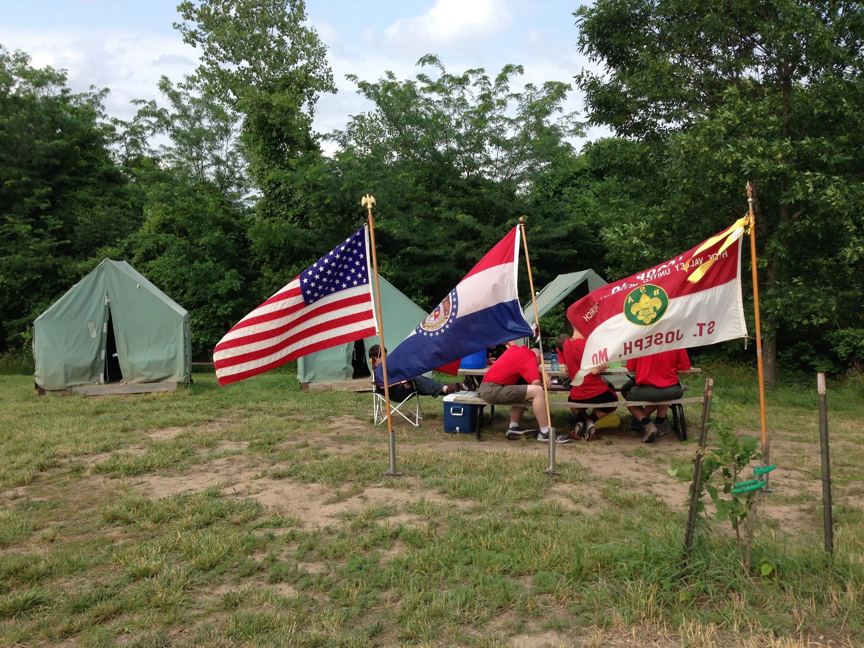 Camping на английском. Лагерь. Палаточный лагерь. Лагерь Знамя. Флажки для лагеря.