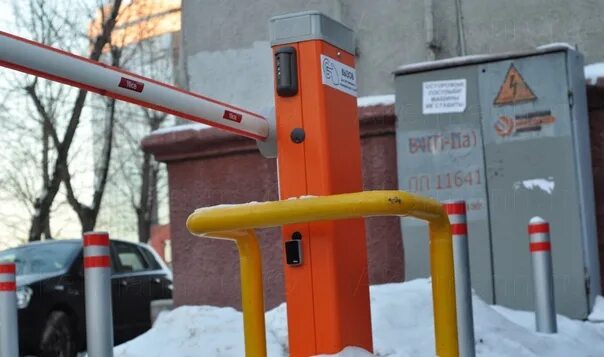 Демонтировать шлагбаум. Шлагбаум поворотный механический. шлагбаум поворотный автоматический. шлагбаум механический ручной. антивандальный шлагбаум.