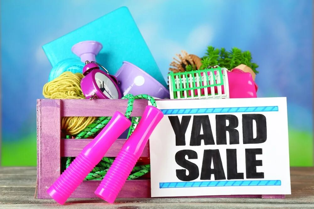 Брошюра одежды. For sell. For sell. Sell stuff. Much money или many money.