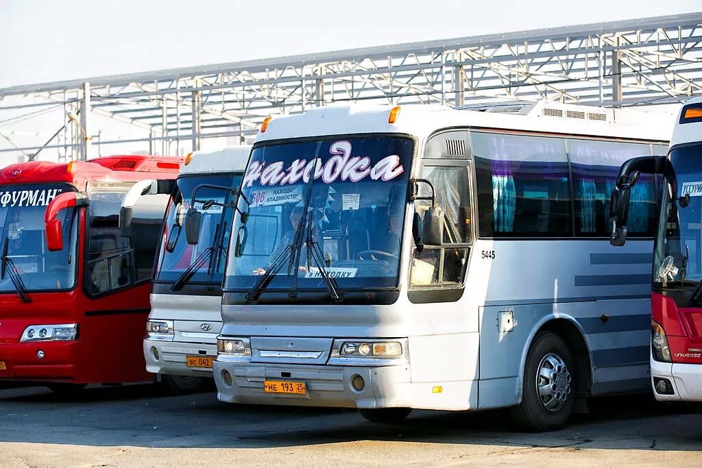 Номер автовокзала владивосток. Автовокзал Спасск Дальний. Владивостокский автобус. Междугородный автобус в Приморье. Автобус Владивосток.