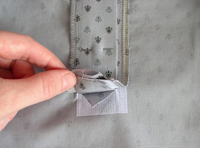 Планка горловины. Втачная планка на рубашке. Застежка планка. Платье с застежкой поло. Притачивание планки к полочке.