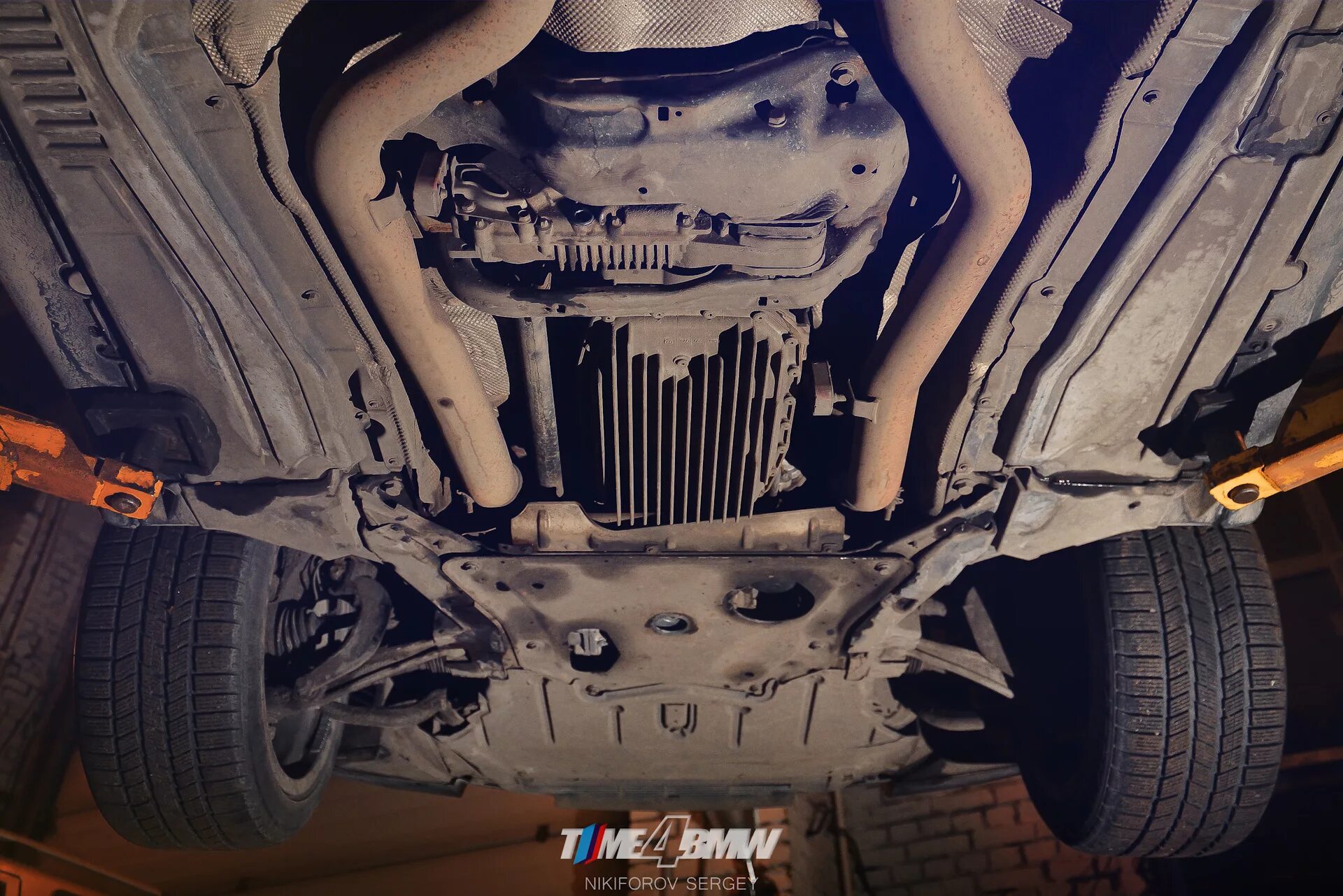 Снизу х. Бмв х5 е70 3.0 днище. днище bmw x5 e70. bmw x5 е53 снизу. днище bmw e83.