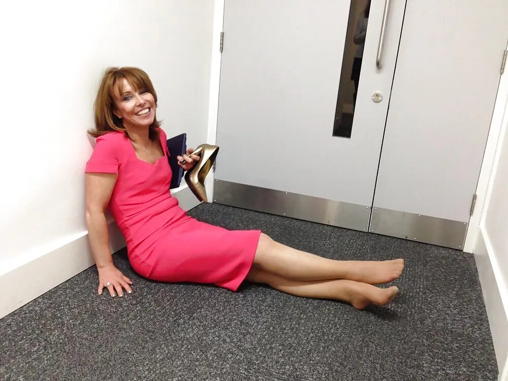 Kay Burley. Стопы женщин за 40. Стопы женщин 40 лет. Взрослая Босая женщина. Oxanashy com