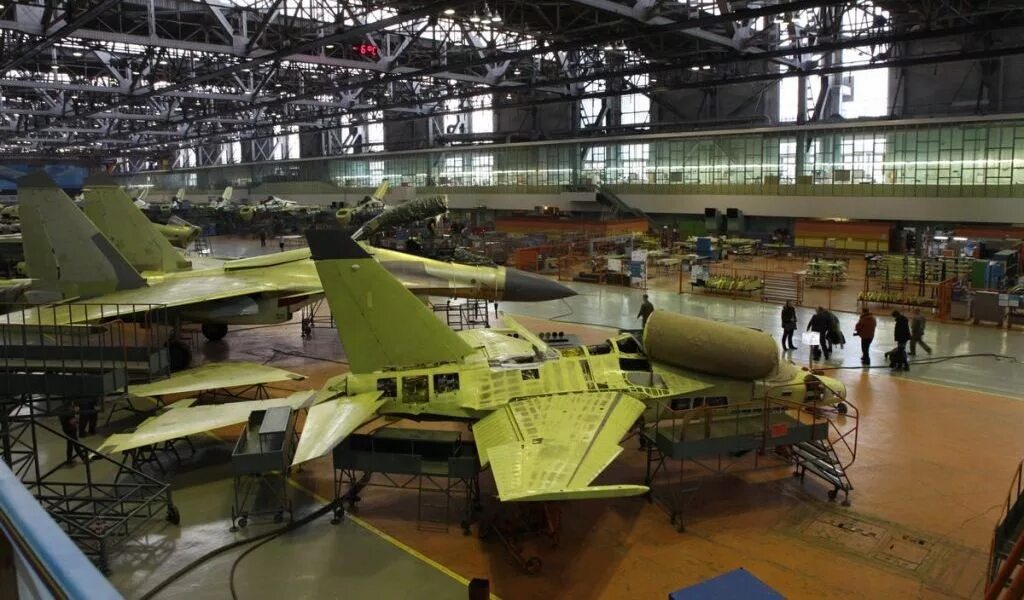 Авиационный завод иркутск. Самолеты иркутского авиационного завода. Авиастроительный завод «авиастар-сп». В. Ан 140 авиакор.