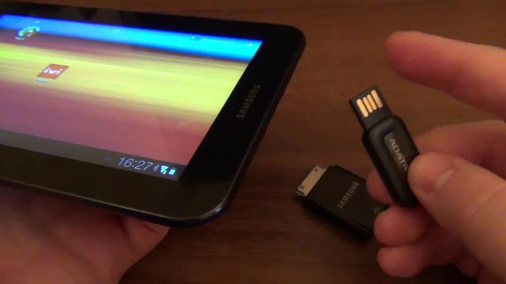 USB OTG планшет Windows 8.1. Подключить флешку к планшету леново. Скачивание с планшета на флешку. Планшет в который вставляется флешка.