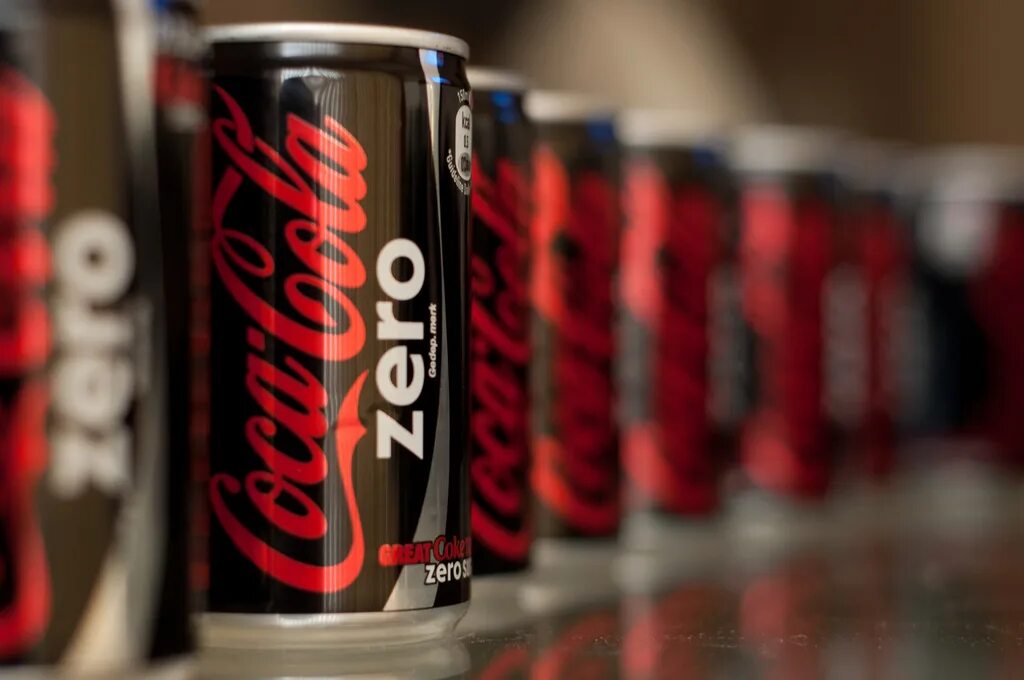 Напитки coca cola. Диетическая кола зеро. газированный напиток coca-cola zero. газировка кока кола зеро. диетическая газировка.