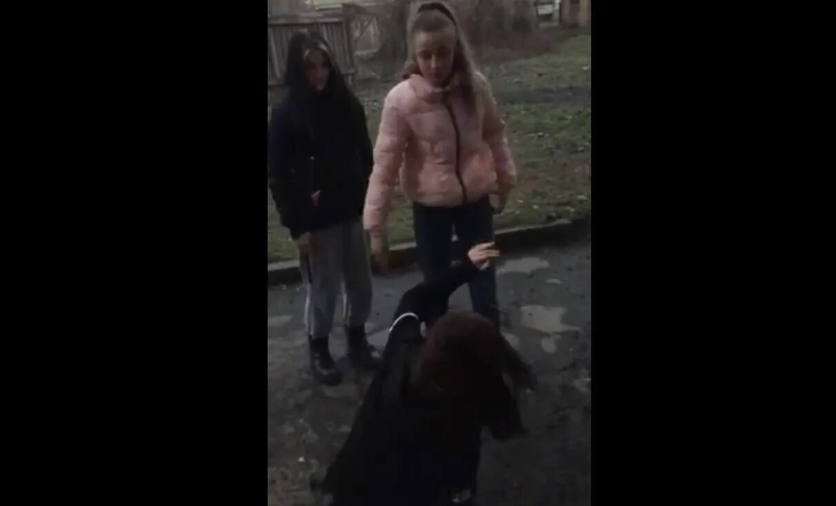 Унижение девушек видео