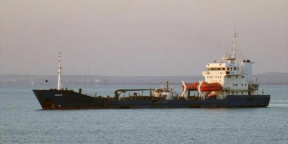 Житель судна. Танкер усть луга. Корабль сухогруз. Кара грузовая. Пароход луизиана.