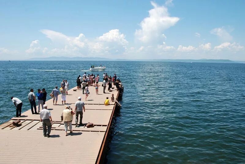 Пирсы владивосток. Пирс нефтяник феодосия. Пирсы владивосток. Пирс на русском острове. Владивосток андреевка пирс.