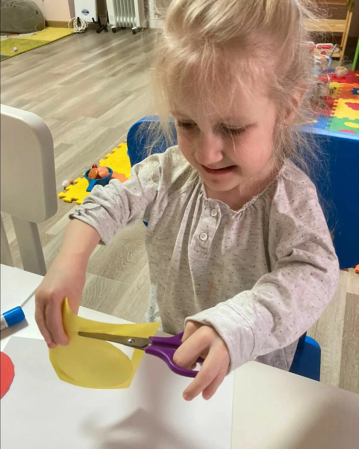 Зоя девочка без рук и ног. Особенная зоя. Люди занимаются в бассейне. Зоя без ножек. Дши им верстовского.