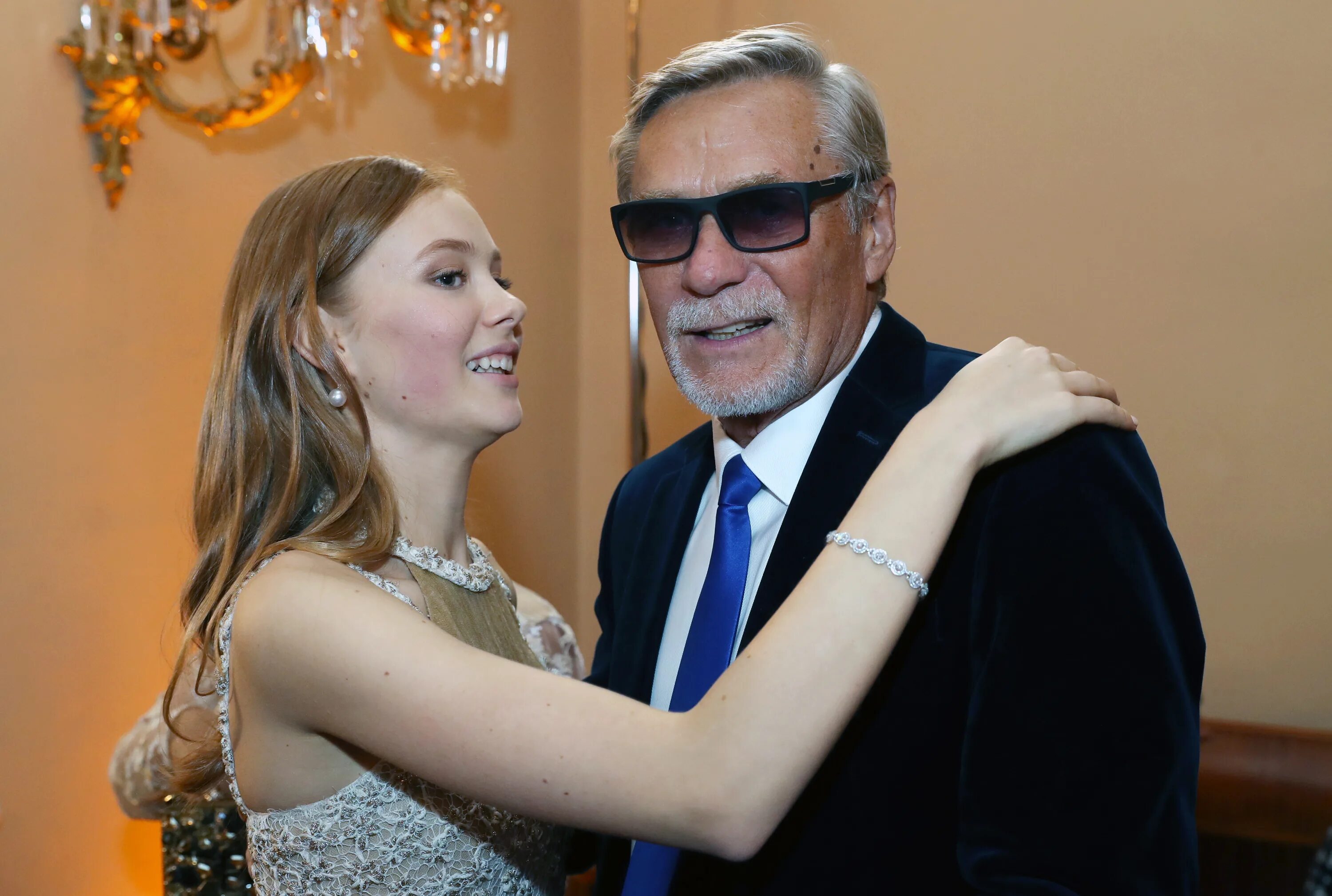 михайлов и оксана васильева. сколько лет михайлову александру артисту сейчас. дочери александра михайлова актера. семья александра михайлова. сколько лет михайлову александру артисту сейчас.