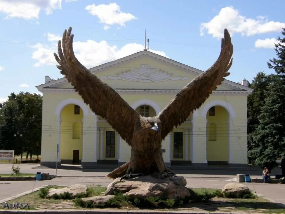 Памятники города орла. Статуя орла в городе Орел. Памятник Орлу в Орле. Достопримечательности заводского района города Орел.