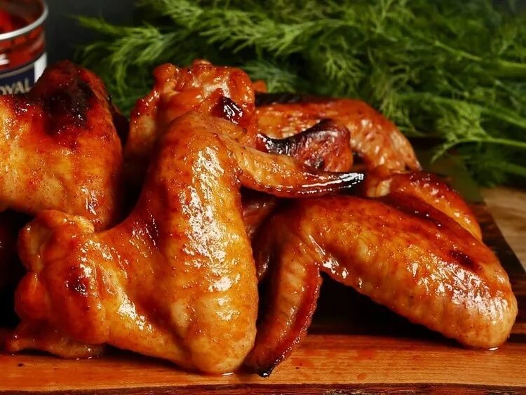 Копченые куриные крылышки. Куриные крылья red devil. копченые крылышки. сочные куриные крылышки. вкусные куриные крылышки.