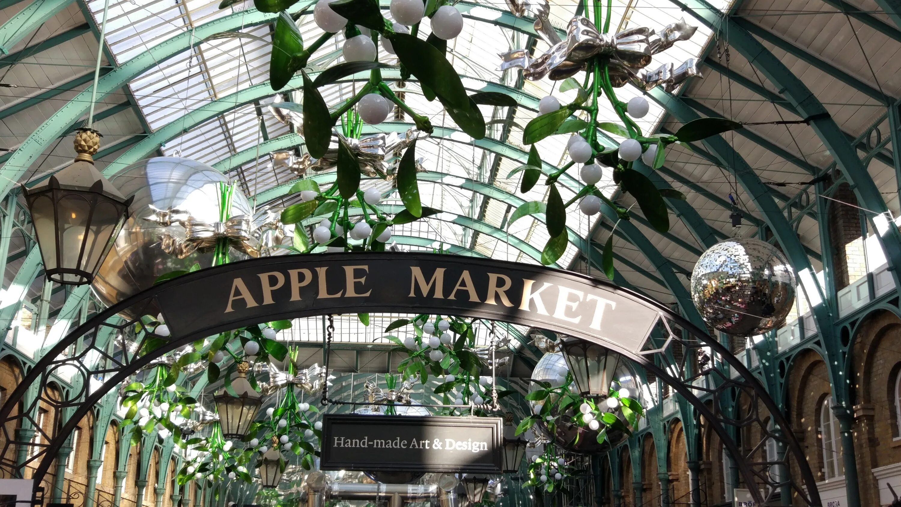 Tourism market. Сады Ковент-Гардена. Рынок яблок Лондон. Covent Garden Marvela стакан. Туристский рынок фото.