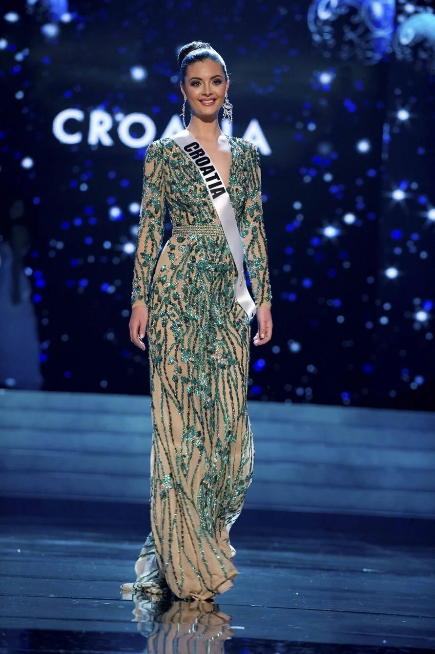 Miss dresses. Miss Universe 2012. Платье для конкурса красоты. Мисс Вселенная в платье.