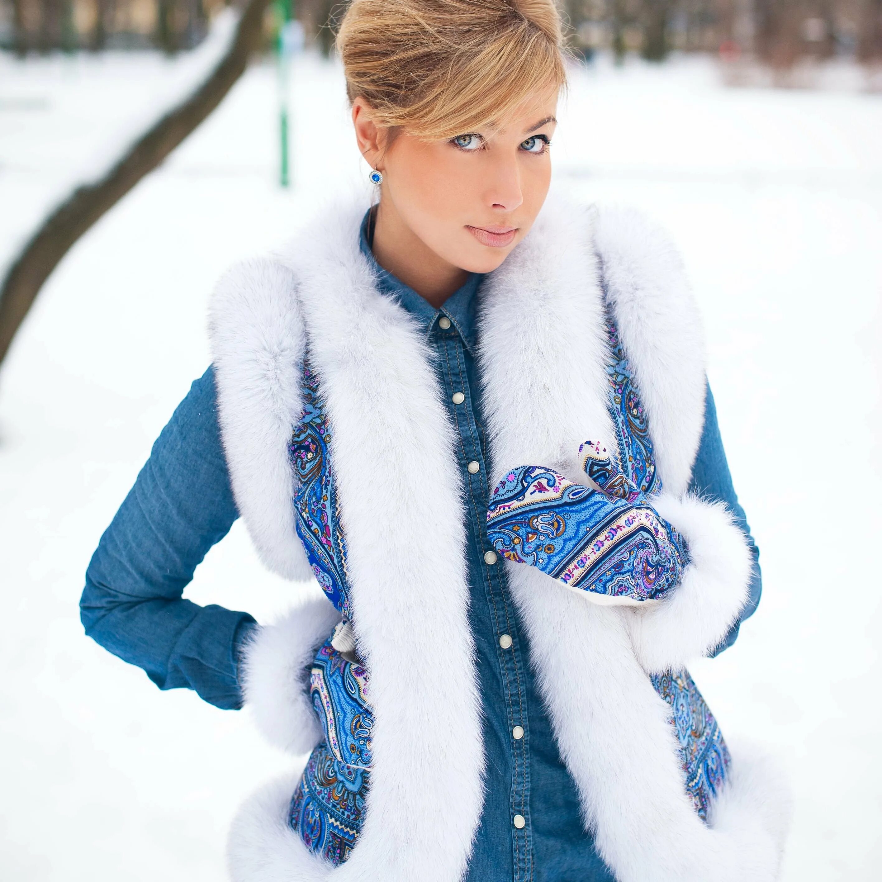 Жилетка теплая. Снежный жилет. Жилет кожаный снежная королева. Утеплённый жилет снежная королева. Снежный жилет.