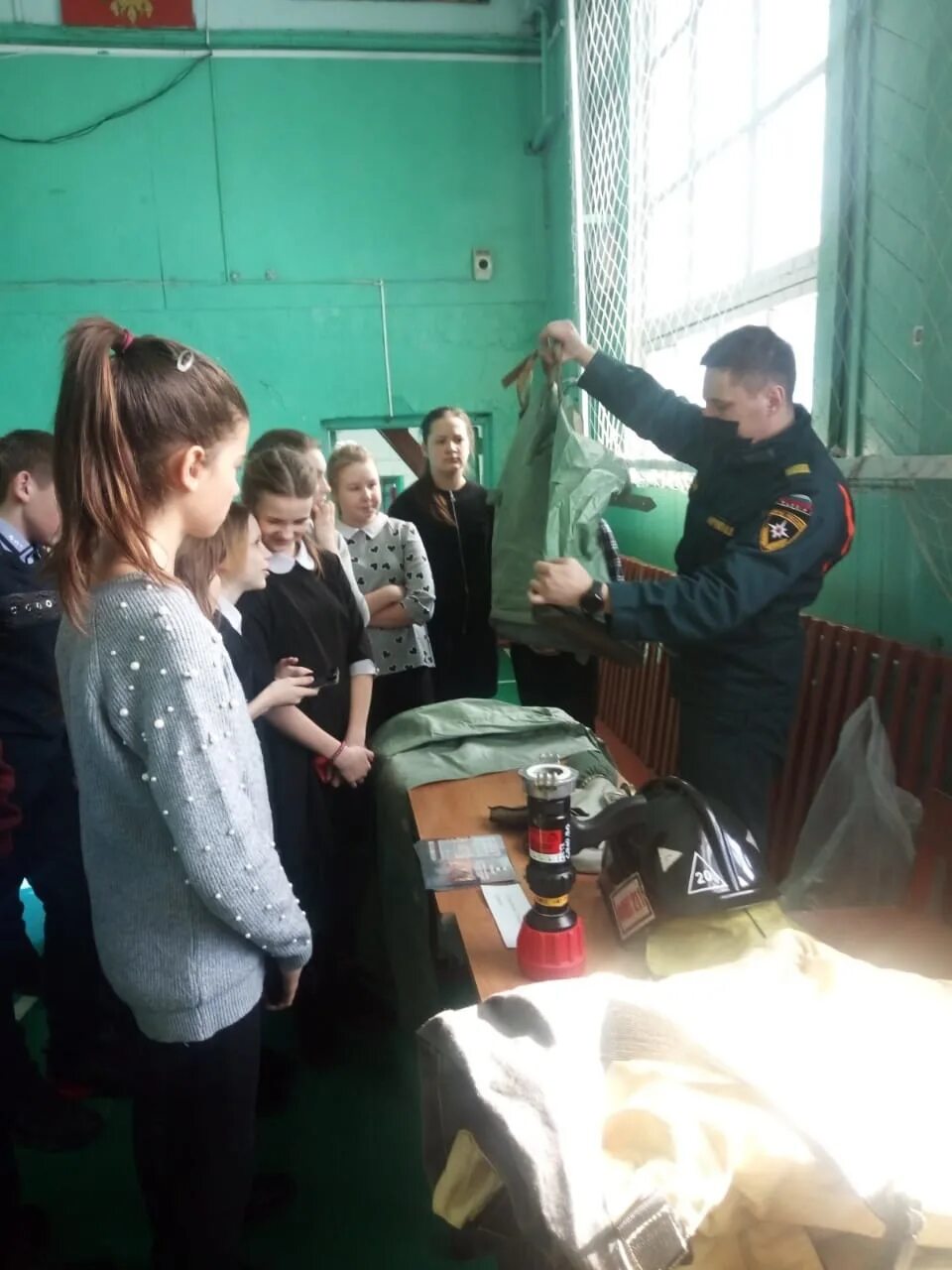 Го в школе 7 класс. Мкоу сош номер 7 нальчик. Месячник по гражданской обороне в школе. Урок гражданской обороны. Ученики средних классов.