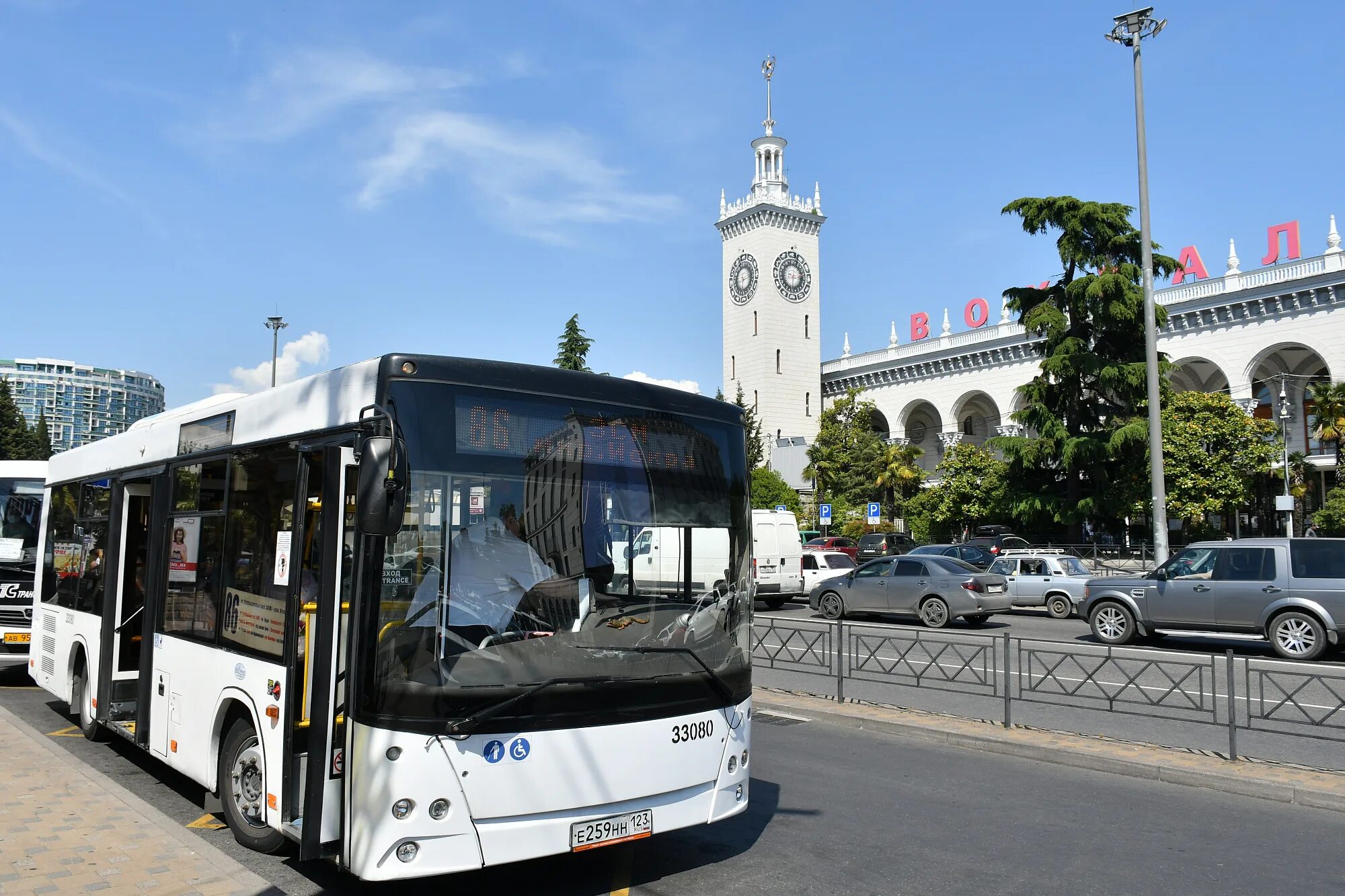 Новые автобусы сочи. Автовокзал Сочи 2022. Автобус Сочи 2022. Сочи транспорт 2021. Городской транспорт Сочи.