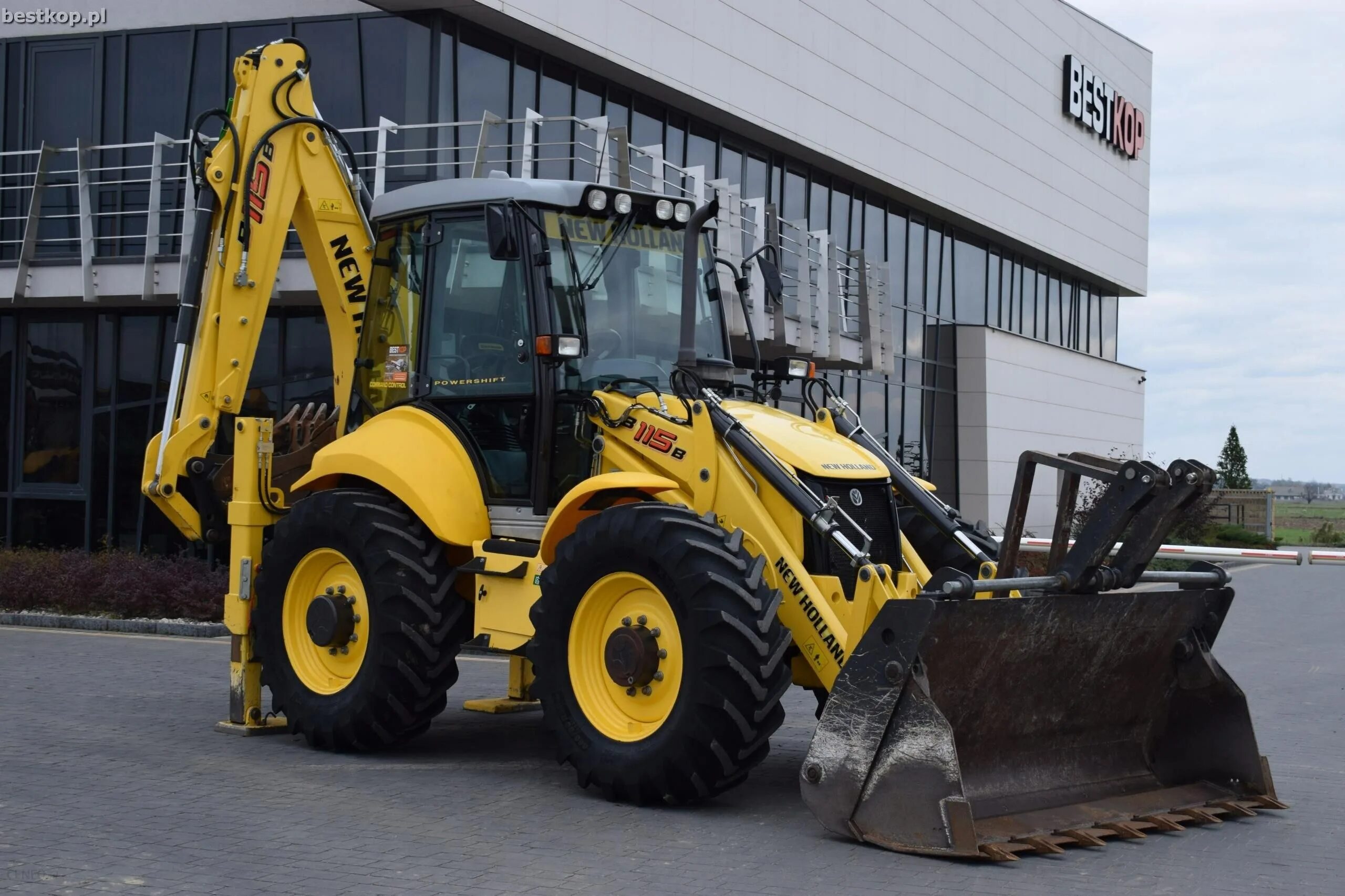 New holland 115. Погрузчик Нью Холланд 115. Экскаватор погрузчик Нью Холланд 115. Погрузчик New Holland b115b. Экскаватор New Holland b115b.